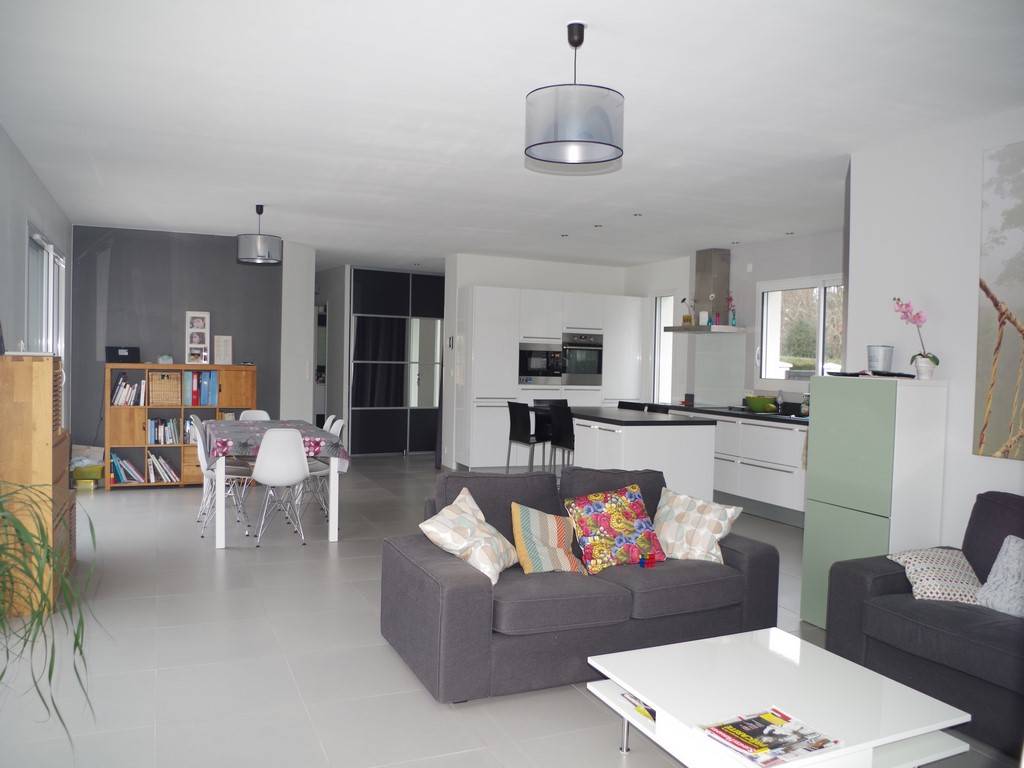 Maison neuve, 160m², 5 chambres sur 850m² avec piscine CESTAS BOURG