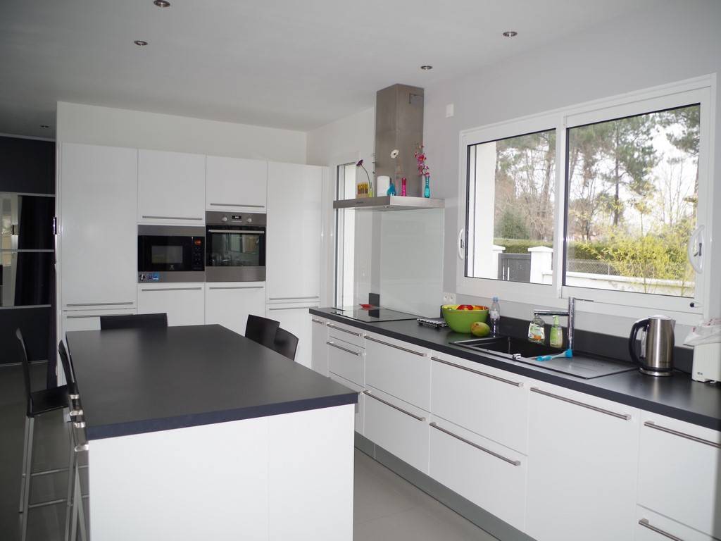 Maison neuve, 160m², 5 chambres sur 850m² avec piscine CESTAS BOURG