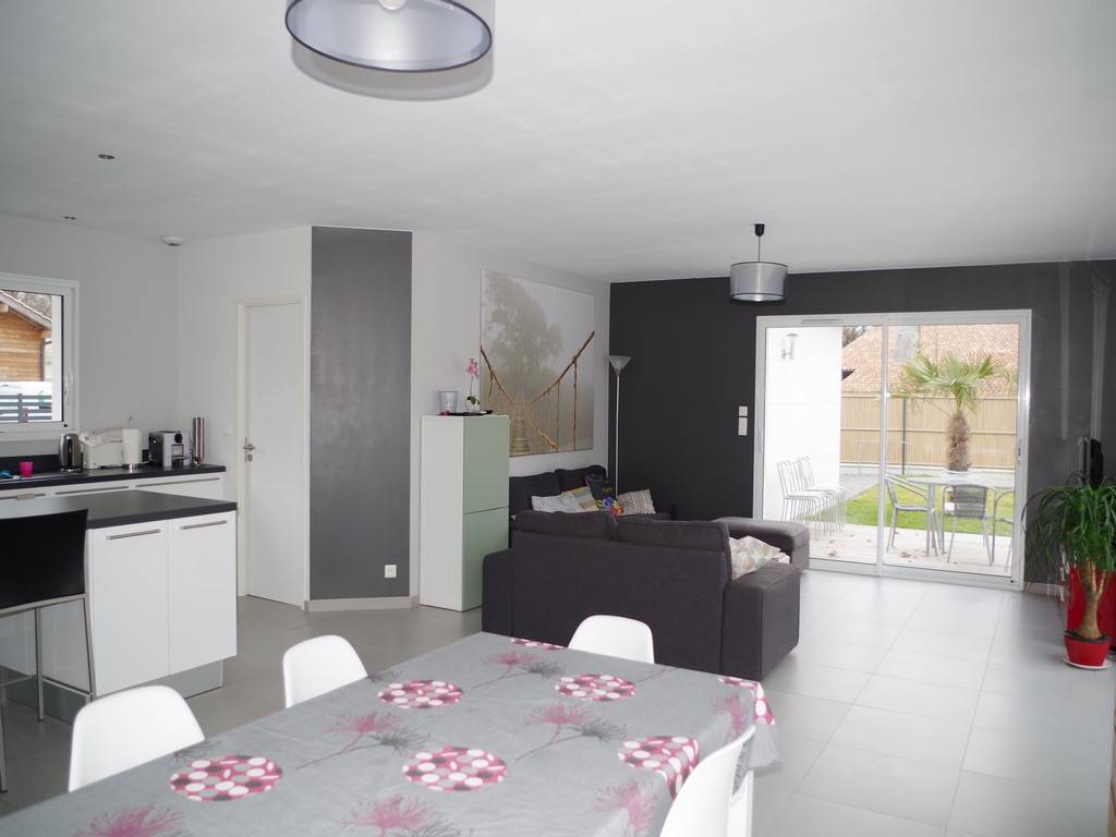 Maison neuve, 160m², 5 chambres sur 850m² avec piscine CESTAS BOURG