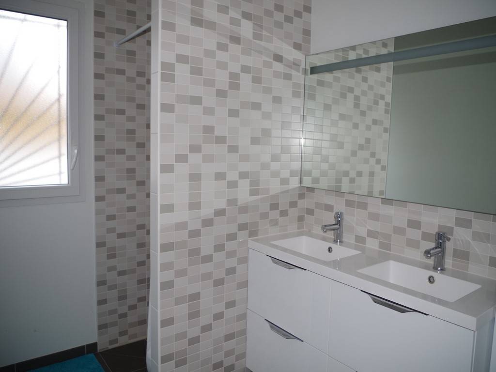 Maison neuve, 160m², 5 chambres sur 850m² avec piscine CESTAS BOURG