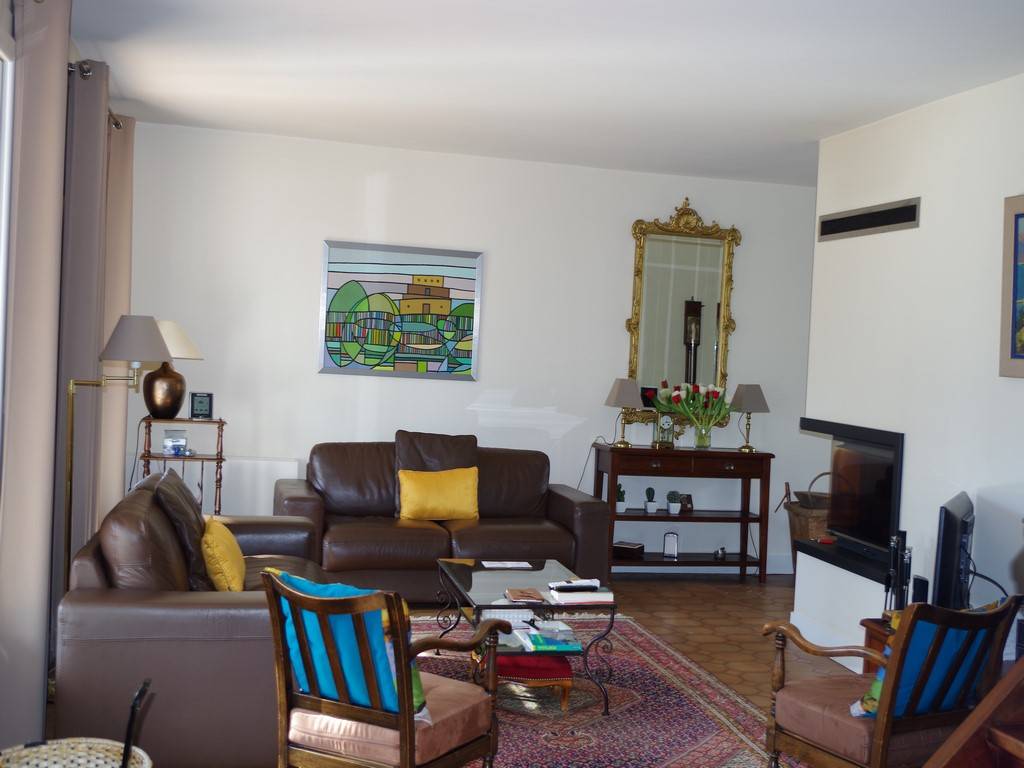 maison avec 4 chambres proche leognan