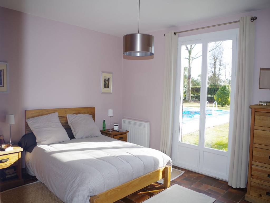 Maison 180m²,  4 chambres sur 2008m² avec garage et piscine CESTAS REJOUIT