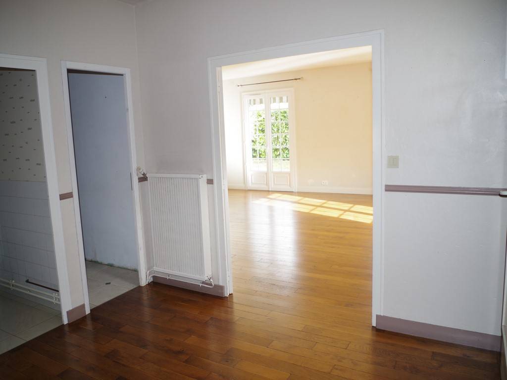 maison avec nombreuses chambres leognan