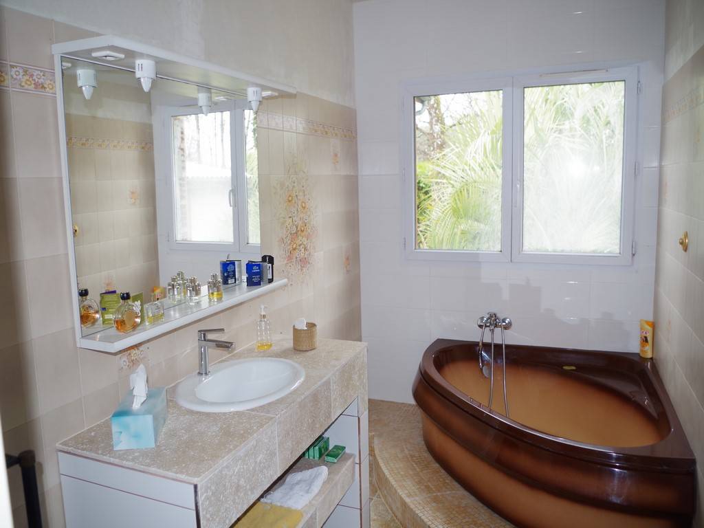 Maison 145m², 5 chambres avec garage sur 1411m² avec piscine CESTAS BOURG