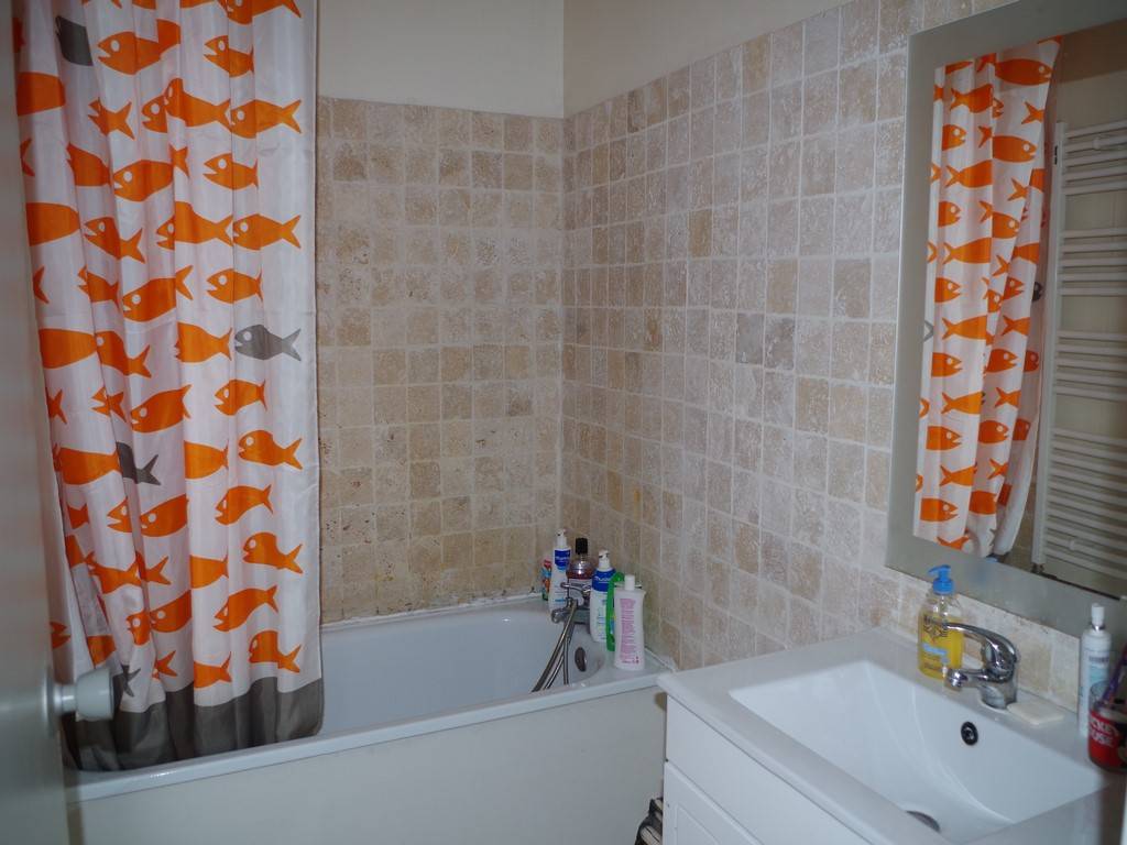 Maison de plain pied, 83m², 2 chambres, garage sur 610m² CESTAS BOURG