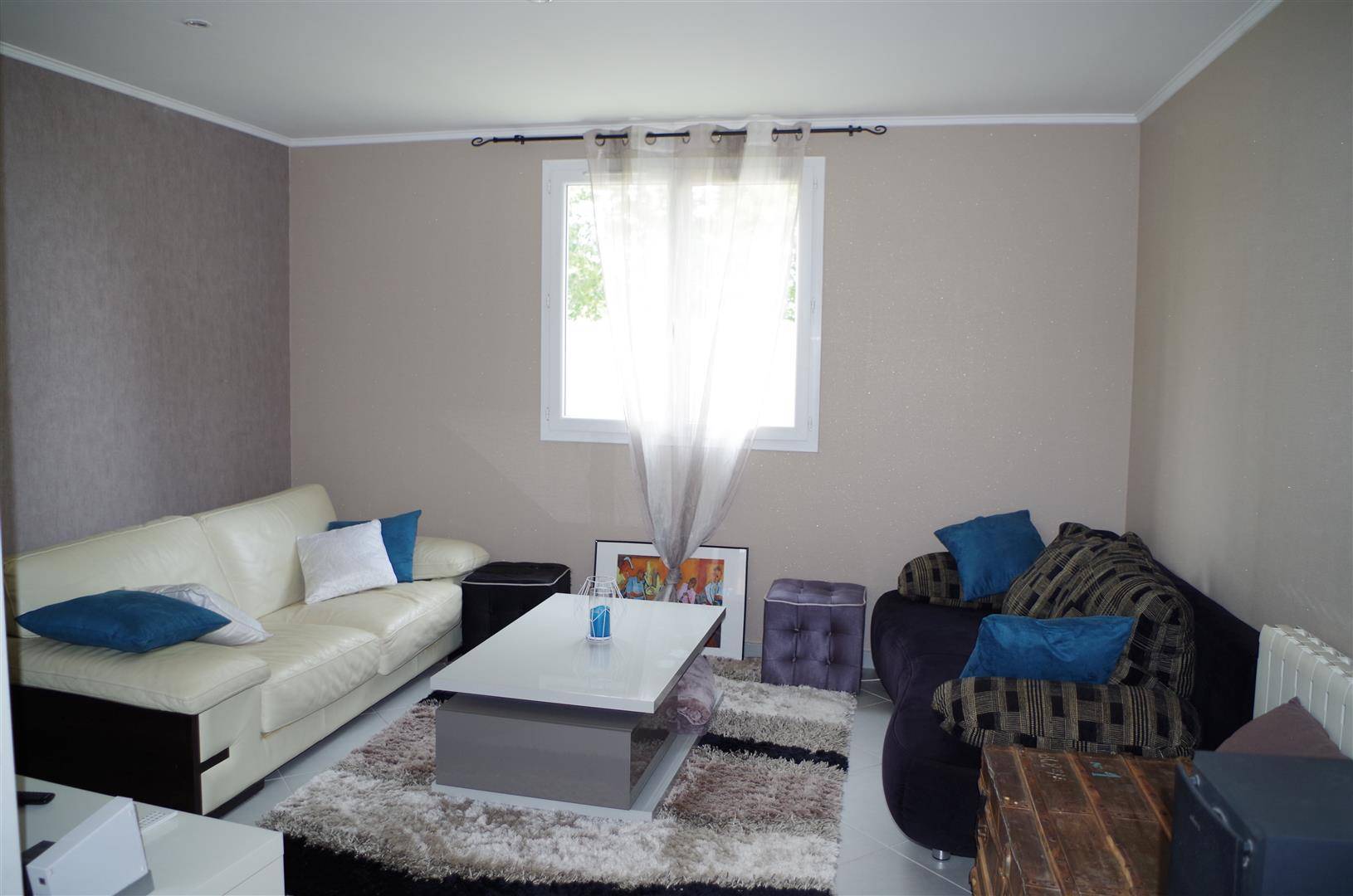 Maison de plain pied, 105m², 4 chambres sur 790m² CANEJAN BOURG