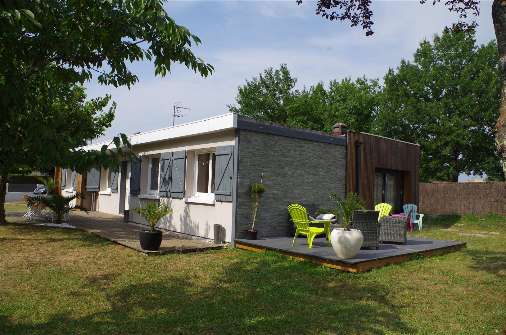 Maison de plain pied, 105m², 4 chambres sur 790m² CANEJAN BOURG