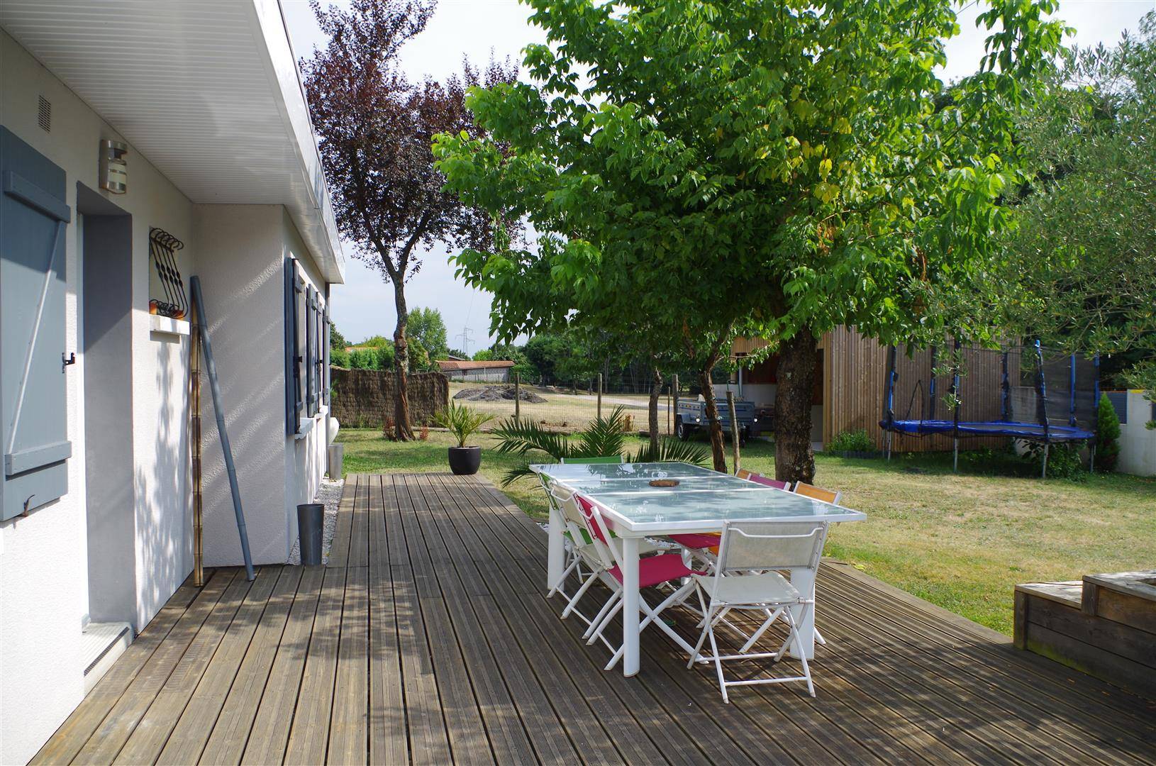 Maison de plain pied, 105m², 4 chambres sur 790m² CANEJAN BOURG