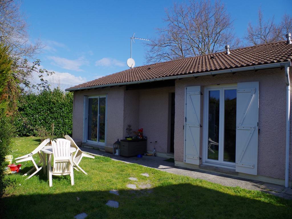 Maison de plain pied, 83m², 2 chambres, garage sur 610m² CESTAS BOURG