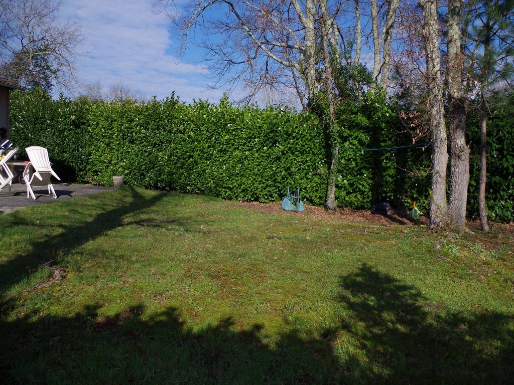 Maison de plain pied, 83m², 2 chambres, garage sur 610m² CESTAS BOURG