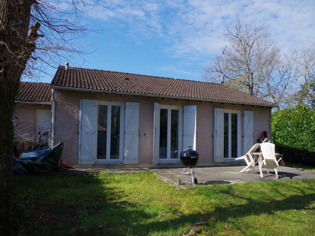 Maison de plain pied, 83m², 2 chambres, garage sur 610m² CESTAS BOURG