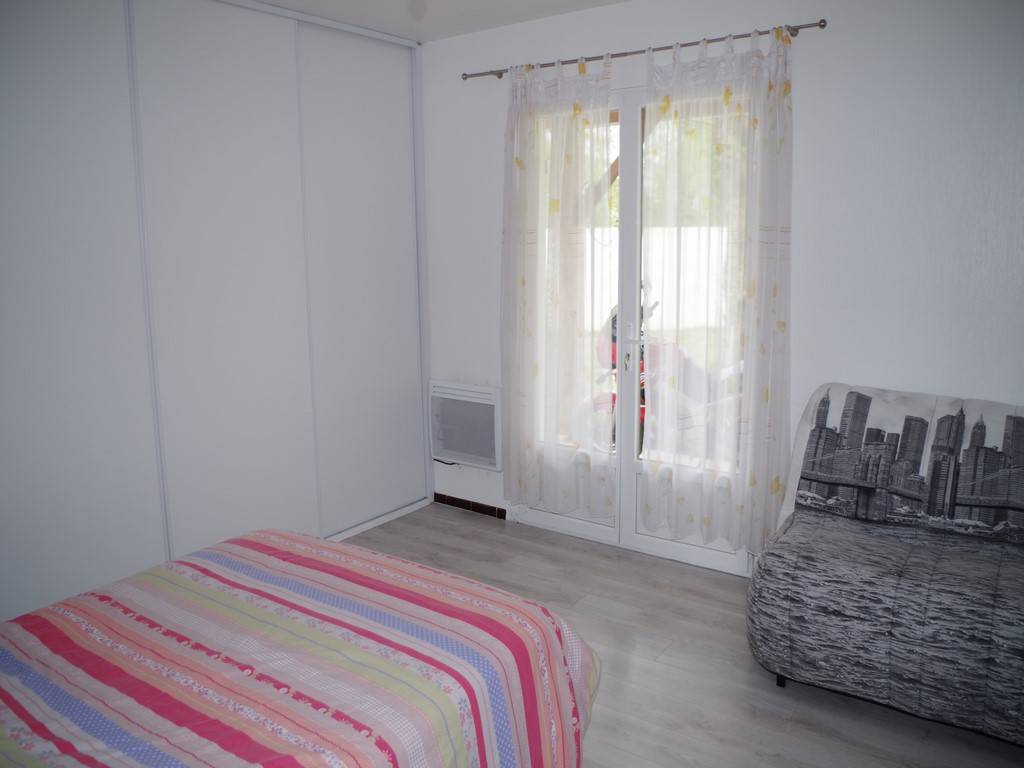 Maison plain pied de 112m², 3 chambres sur 1214m² de terrain avec garage LEOGNAN