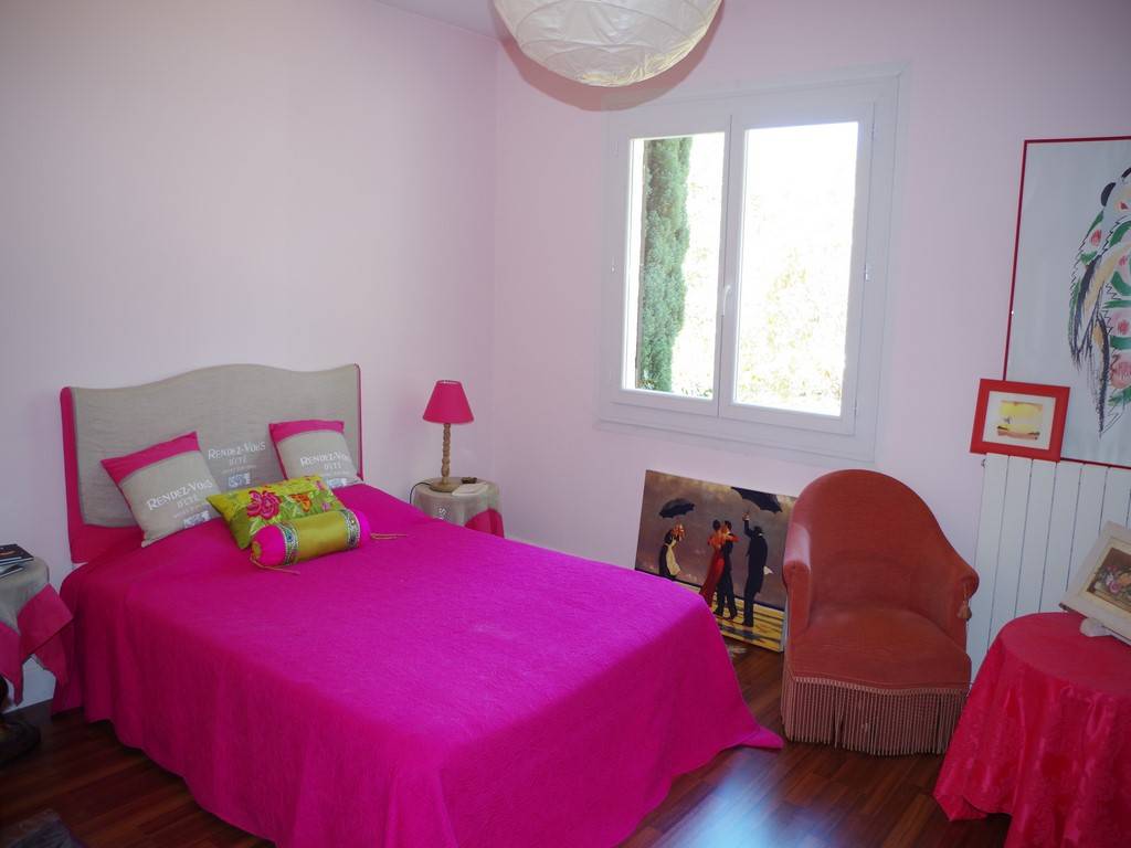 Maison 180m², 3 chambres sur 2372m² avec piscine et double garage sur CESTAS REJOUIT