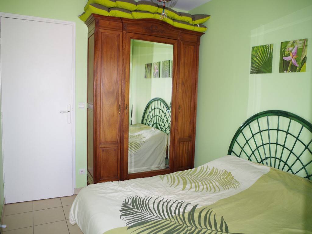 Maison de plain pied 80m² 2 chambres sur 379m² CANEJAN BOURG