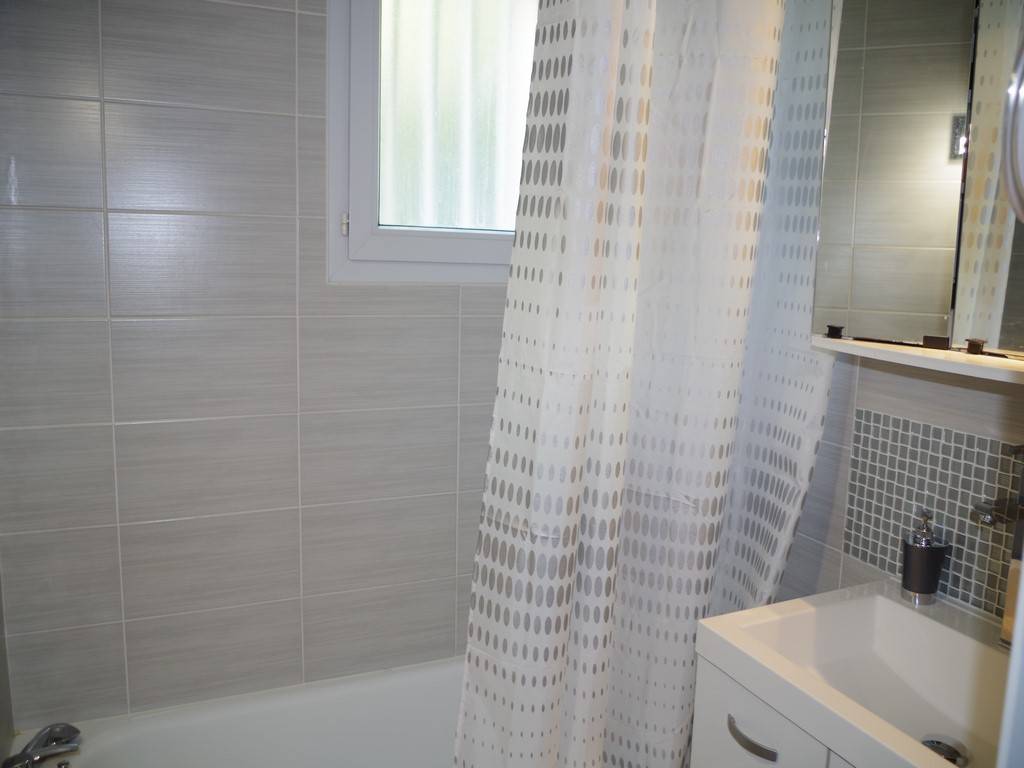 Maison de plain pied 80m² 2 chambres sur 379m² CANEJAN BOURG