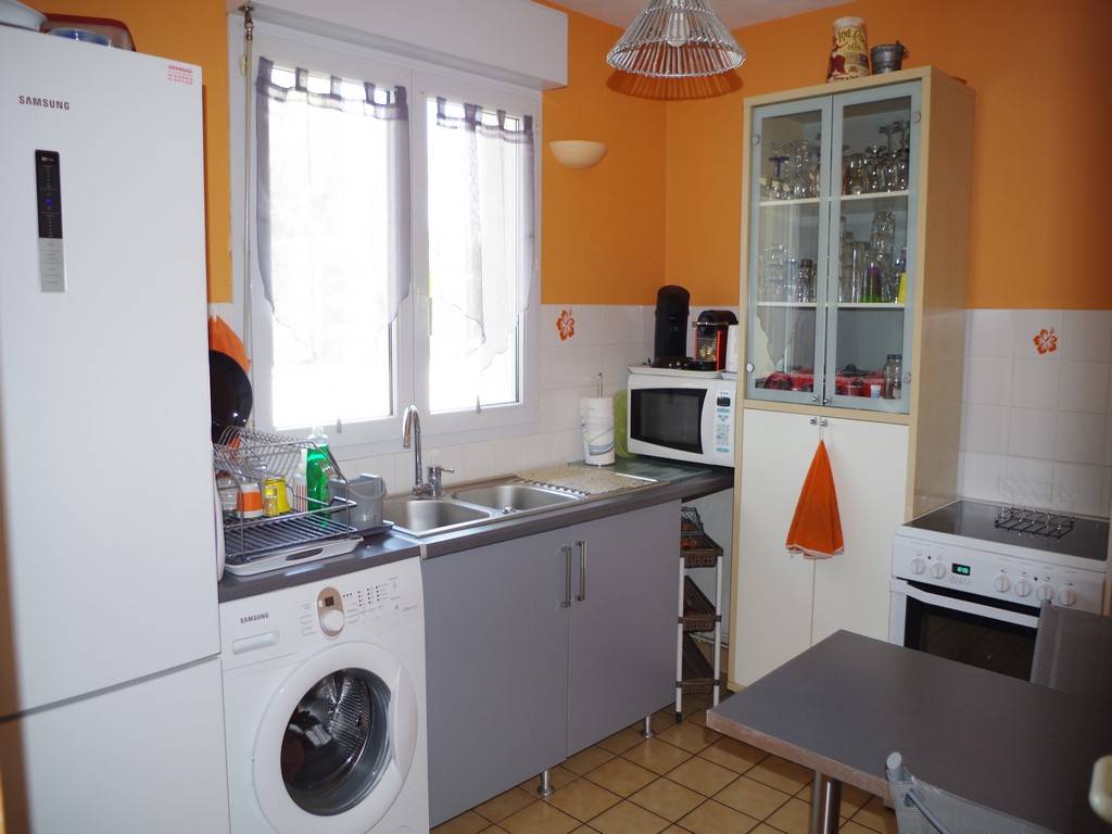 Maison de plain pied 80m² 2 chambres sur 379m² CANEJAN BOURG