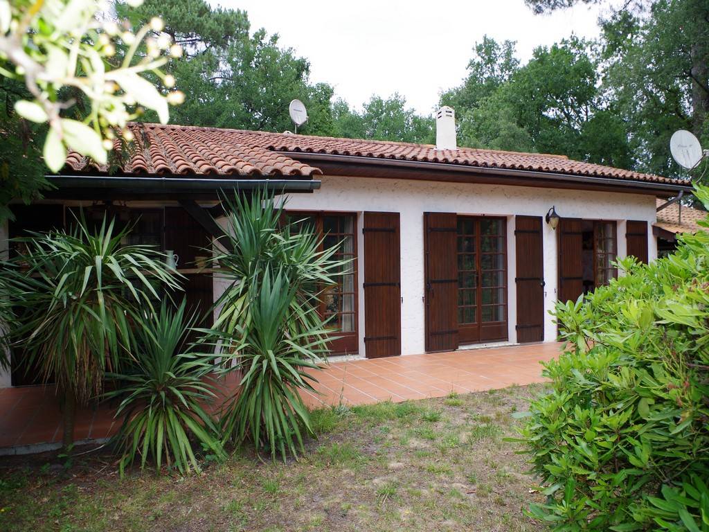 Maison de plain pied 138m², 3 chambres sur 4565m² de jardin CESTAS BOURG