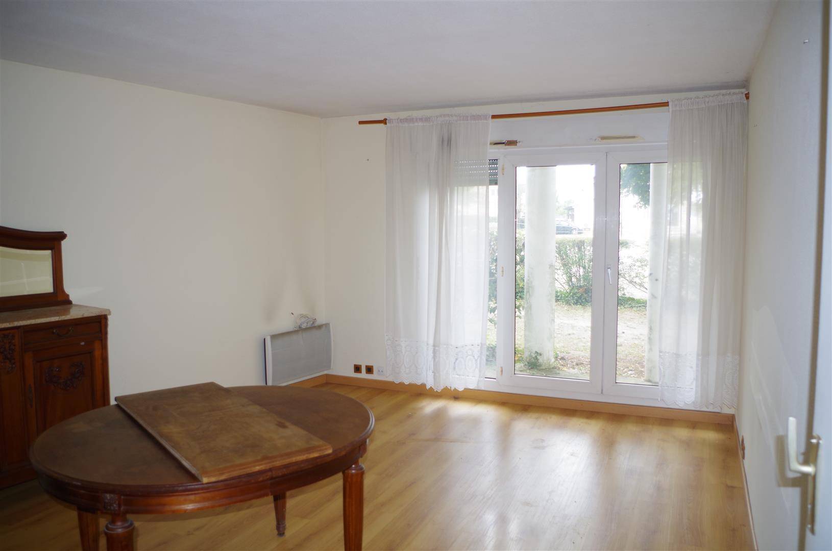 PESSAC: Appartement T2 de 45m² environ