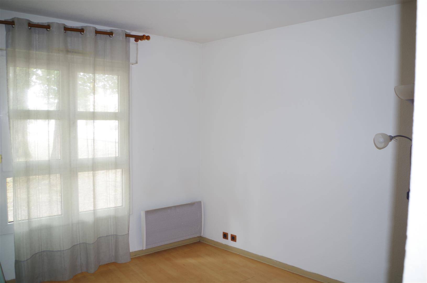 PESSAC: Appartement T2 de 45m² environ