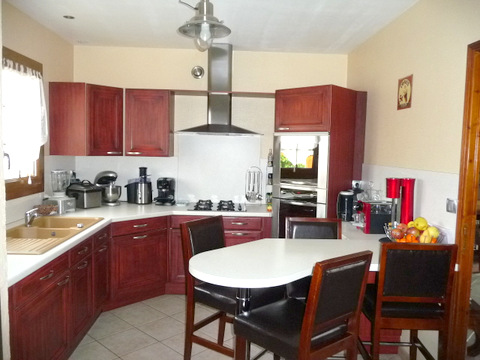 Maison plain pied, 3 chambres, sur demi-sous sol à CESTAS BOURG