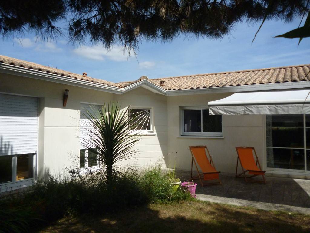 Maison 142m², 4 chambres sur 865m² de jardin avec garage sur CESTAS BOURG.