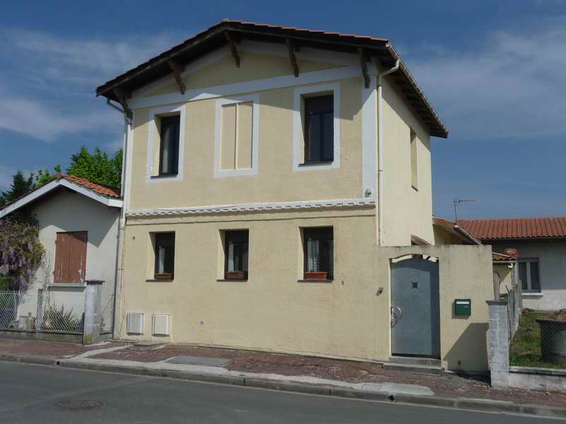 Maison de 110 m² ,2/3 chambres à proximité des commerces de Canéjan 