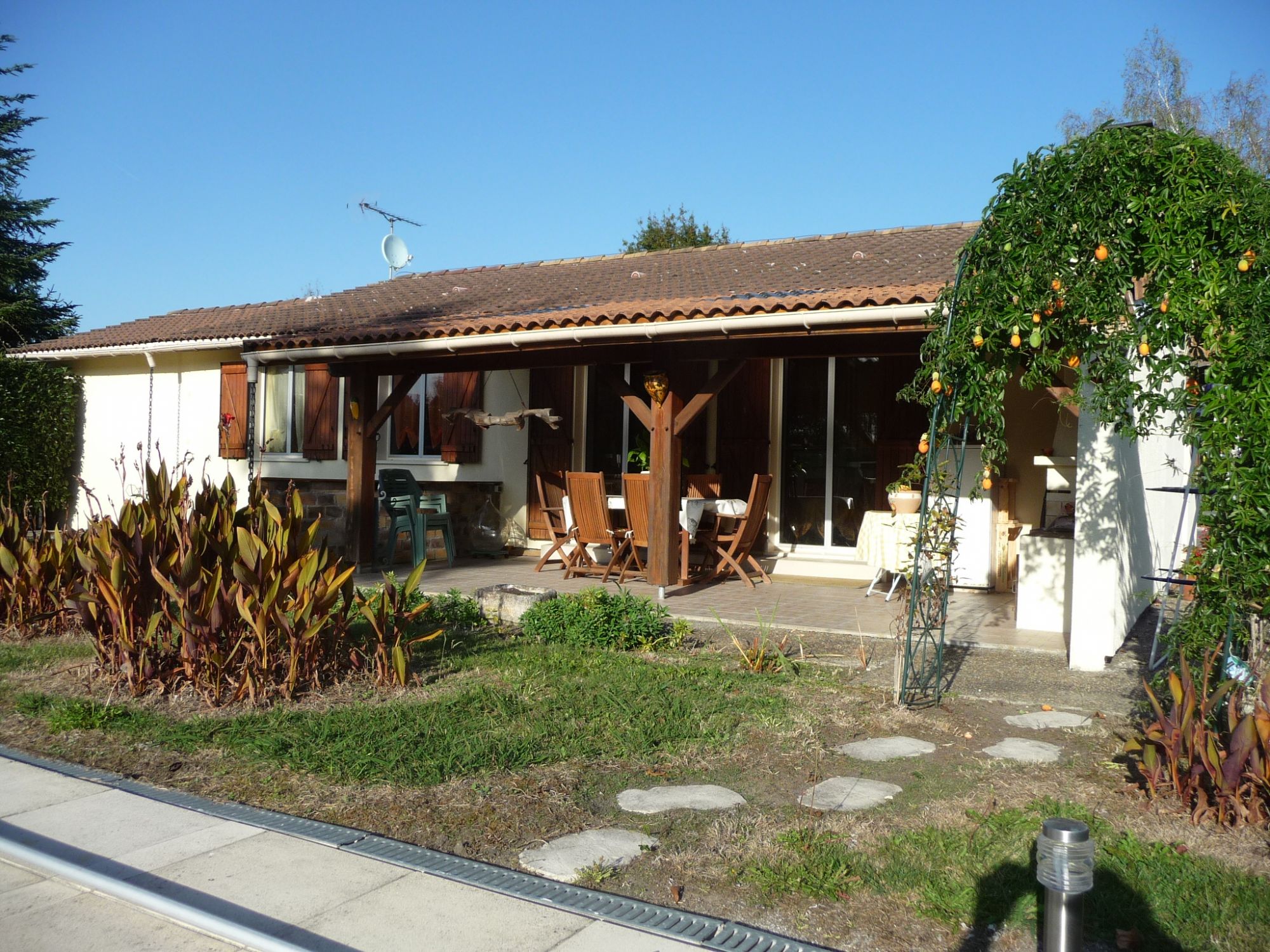 Maison plain pied, 3 chambres, double garage, piscine sur 964m²,CESTAS REJOUIT