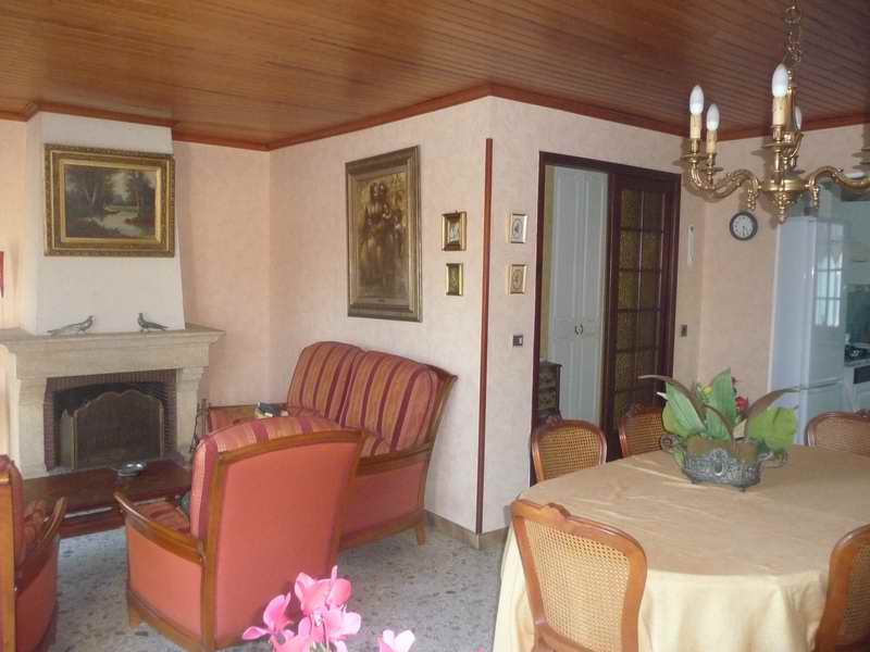 VENDU PAR NOTRE AGENCE Maison 110m² garage 989m² avec piscine CESTAS BOURG