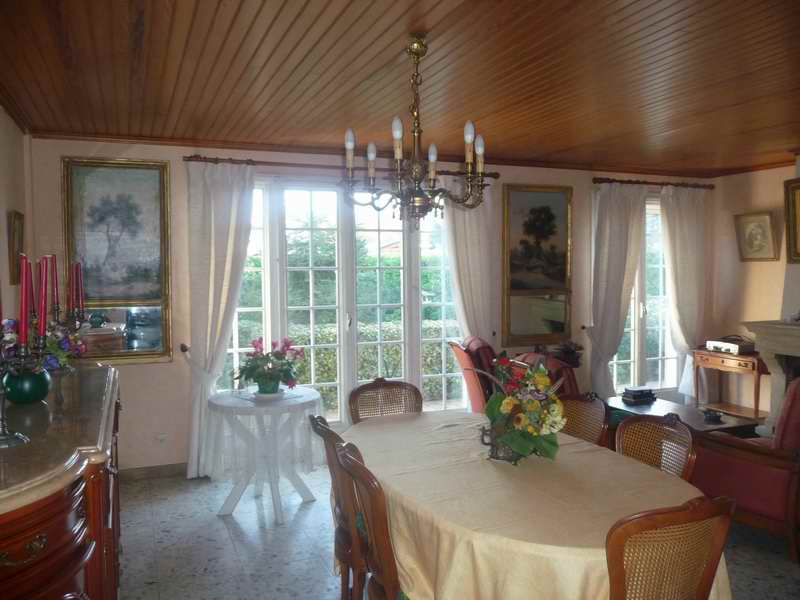 VENDU PAR NOTRE AGENCE Maison 110m² garage 989m² avec piscine CESTAS BOURG