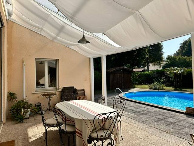 CESTAS proche du bourg maison à étage, 5 chambres sur 1221m² avec piscine