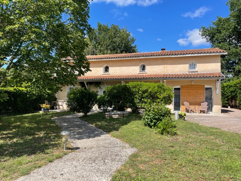 CESTAS, maison à étage, 4 chambres sur 734m² de jardin avec piscine