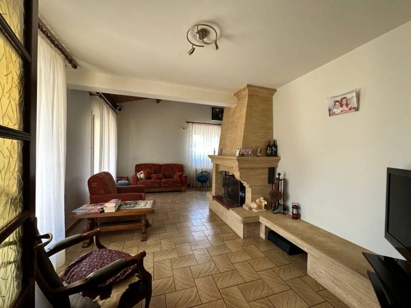 CESTAS, dans un quartier recherché, maison à étage de 143m², 5 chambres sur parcelle de 894m²