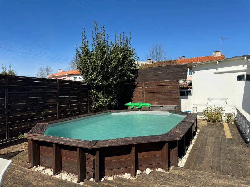 TALENCE proche GRADIGNAN, Maison à étage avec 3 chambres sur 360m² de jardin + dépendance