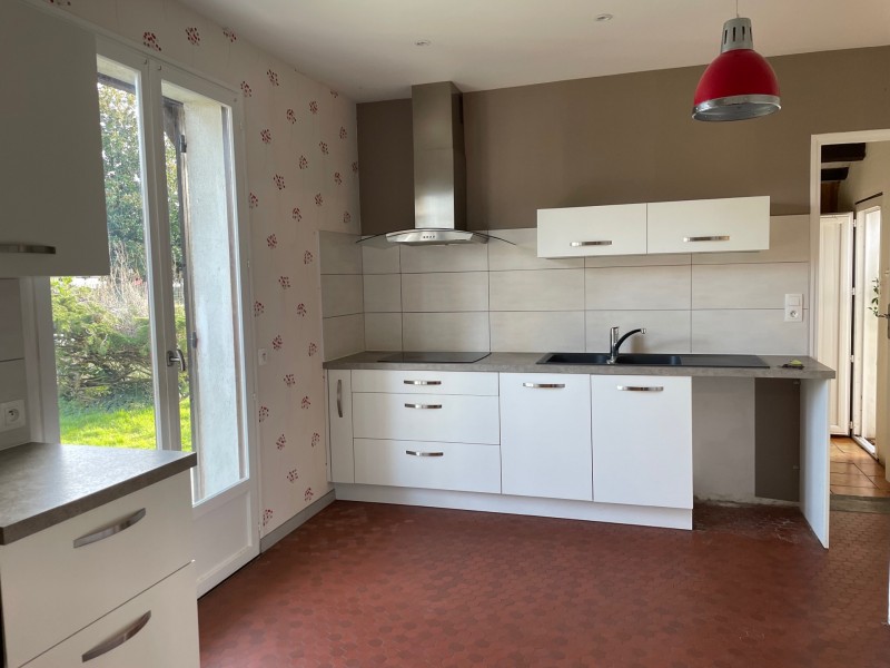 CESTAS PIERROTON, maison de plain-pied de 92m², 2 chambres, bureau, garage et parcelle de 551m²