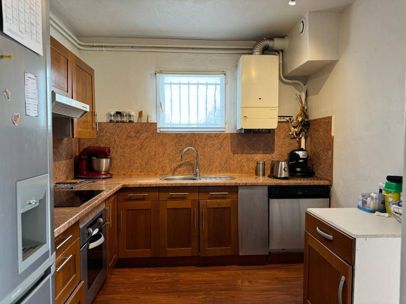 TALENCE proche GRADIGNAN, Maison à étage avec 3 chambres sur 360m² de jardin + dépendance