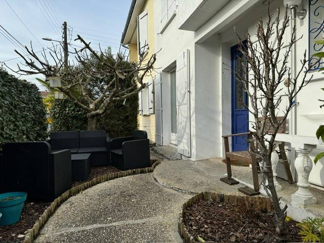 TALENCE proche GRADIGNAN, Maison à étage avec 3 chambres sur 360m² de jardin + dépendance