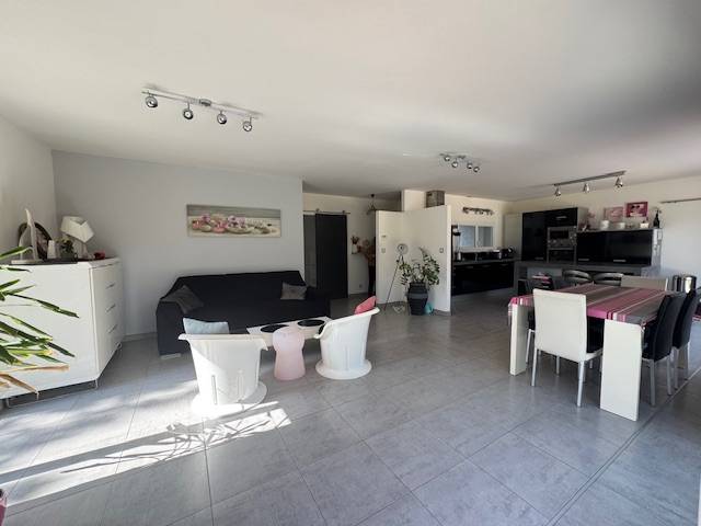 CESTAS , maison individuelle à étage 130m² avec 5 chambres, jardin, garage et piscine