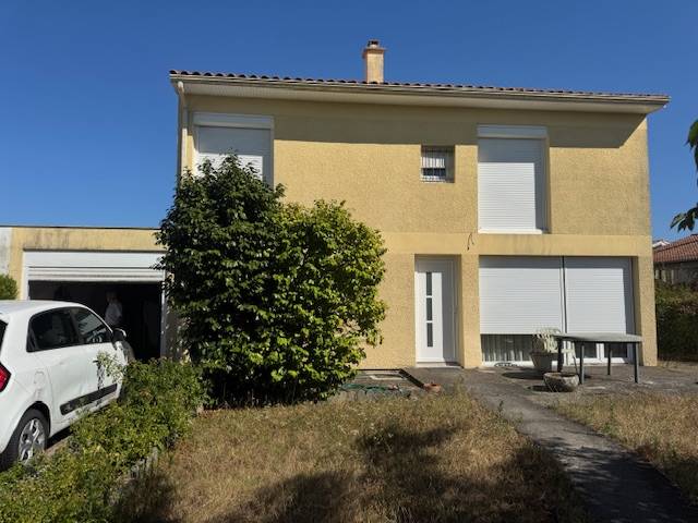 PESSAC, maison à étage avec 4 chambres sur 1172m² de jardin avec garage