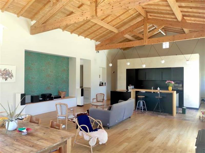 Maison plain-pied, ARTIGUES PRES BORDEAUX,  175m², 4 chambres, 2 points d'eau et parcelle de 2270m² avec piscine