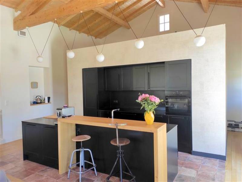 Maison plain-pied, ARTIGUES PRES BORDEAUX,  175m², 4 chambres, 2 points d'eau et parcelle de 2270m² avec piscine