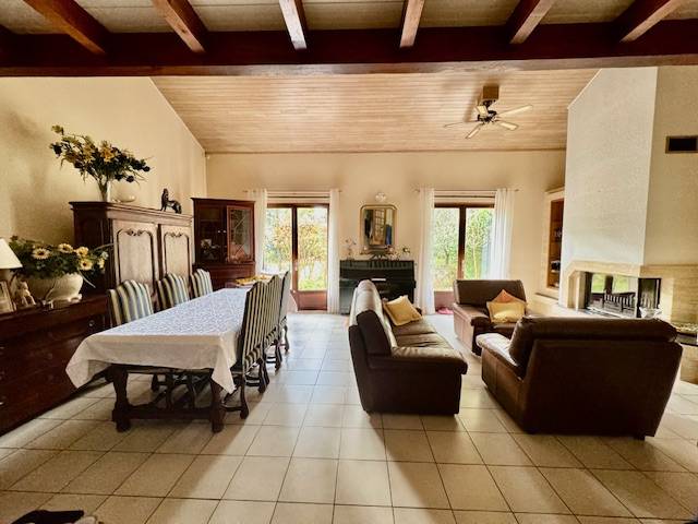 Cestas réjouit maison à étage, 5 chambres avec 1350m² ardin et garage