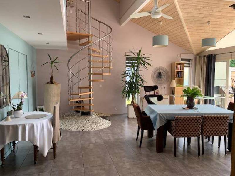 Beaux volumes, maison à vendre Canéjan bourg