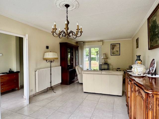 PESSAC, maison à étage avec 4 chambres sur 1172m² de jardin avec garage