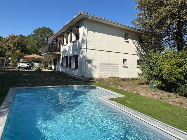 BOURG DE CESTAS A PIED MAISON AVEC 4 CHAMBRES