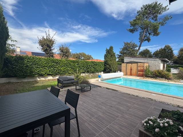 MAISON AVEC PISCINE SUR CESTAS BOURG