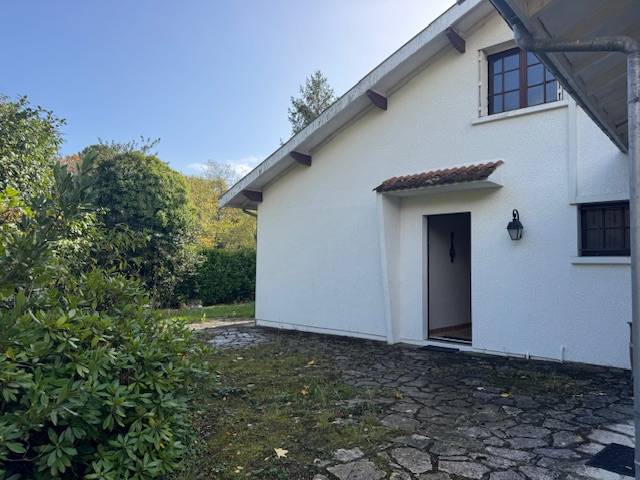 CESTAS réjouit, maison individuelle à étage de 156m² avec 4 chambres, jardin et garage