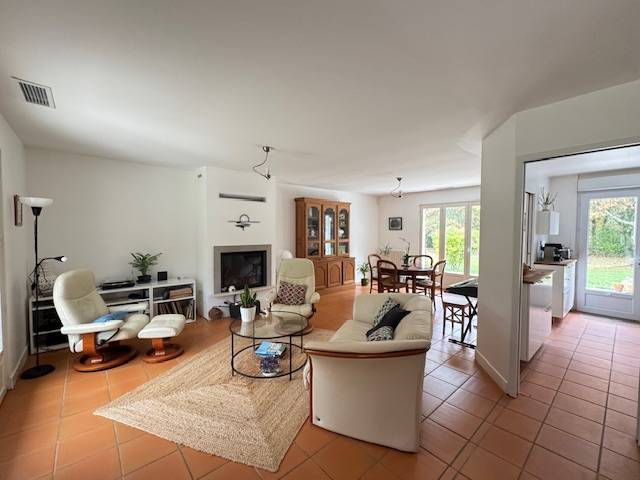 Maison de plain pied sur CESTAS, 4 chambres  sur 2136m² de terrain avec piscine et garage