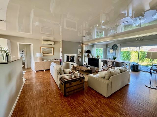 Maison plain pied 4 chambres et un bureau avec jardin et piscine sur CANEJAN BOURG