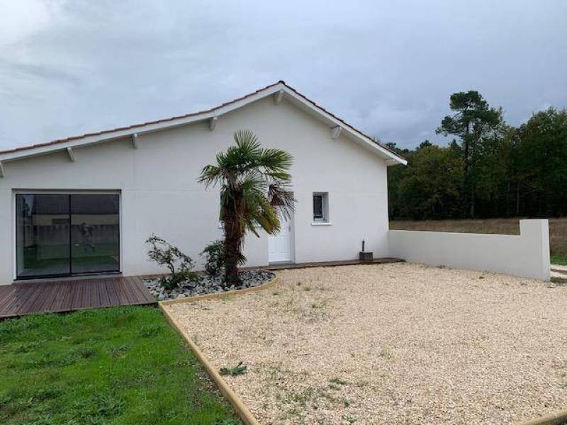 maison moderne d'environ 90m² avec 3 chambres  et jardin