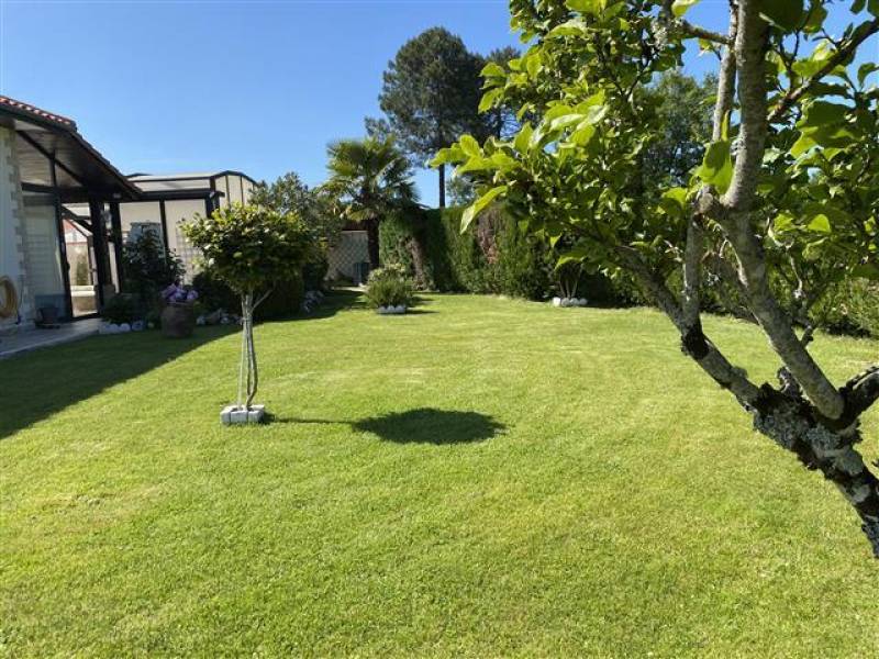 Maison plain-pied d'environ 150m², 4 chambres, jardin et Piscine, Le Barp